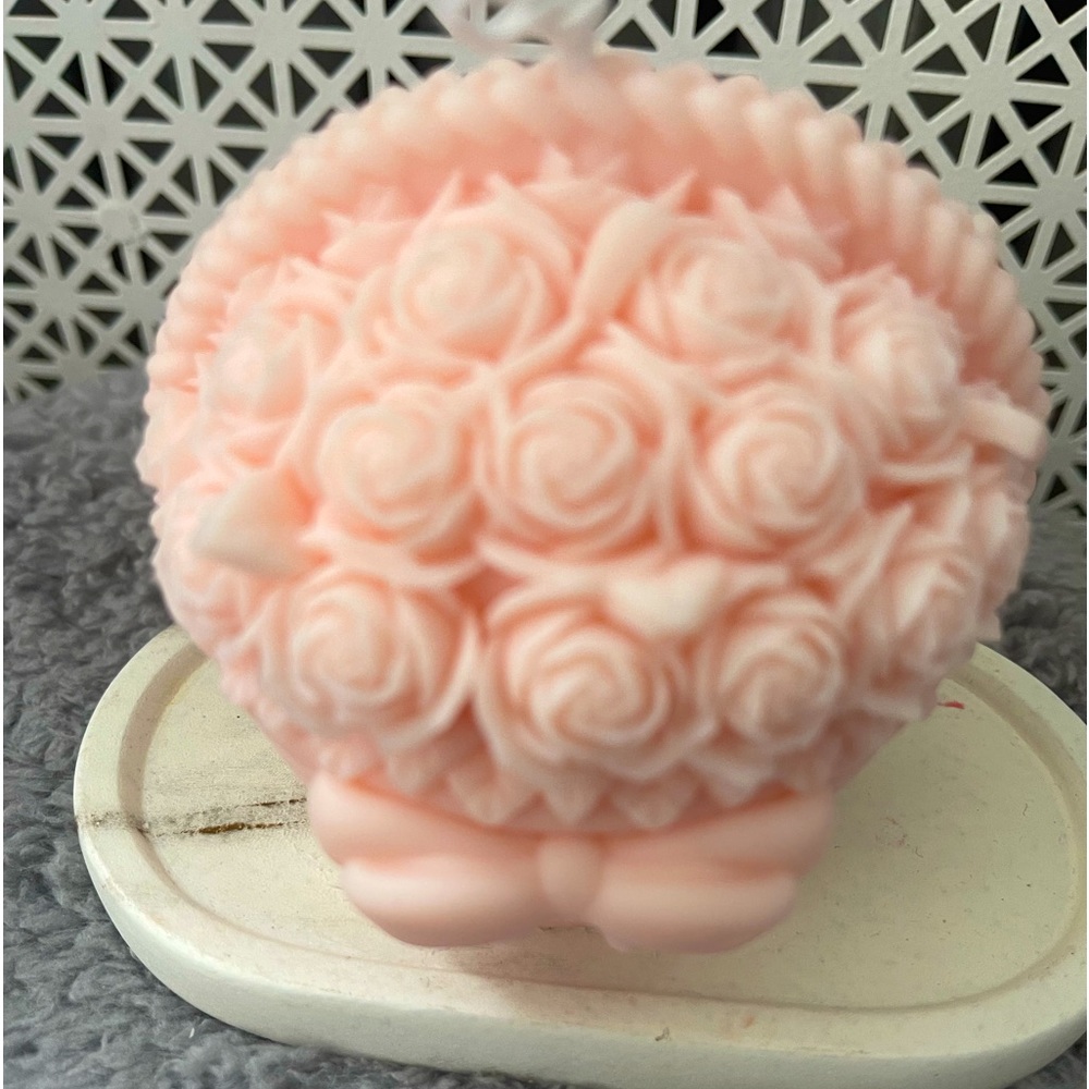 Basket bouquet soy candle. This is a perfect gift for Mother’s Day.